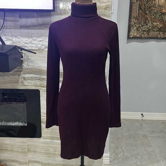 SO Turtle Neck Long Sleeve Knit Dress. Size M - Picture 2 of 11